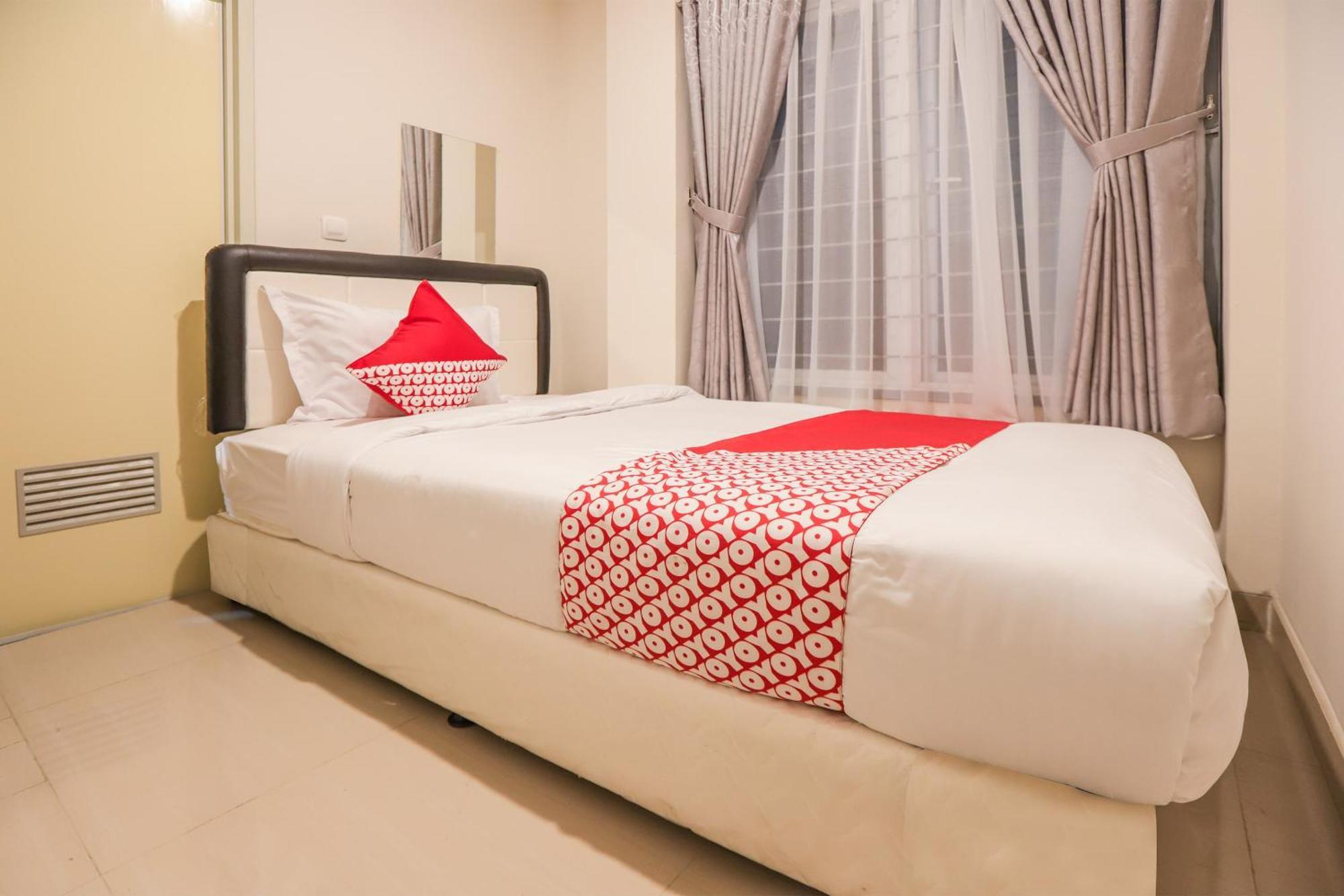 Oyo 387 Alfa Guest House Tegal  Exterior photo