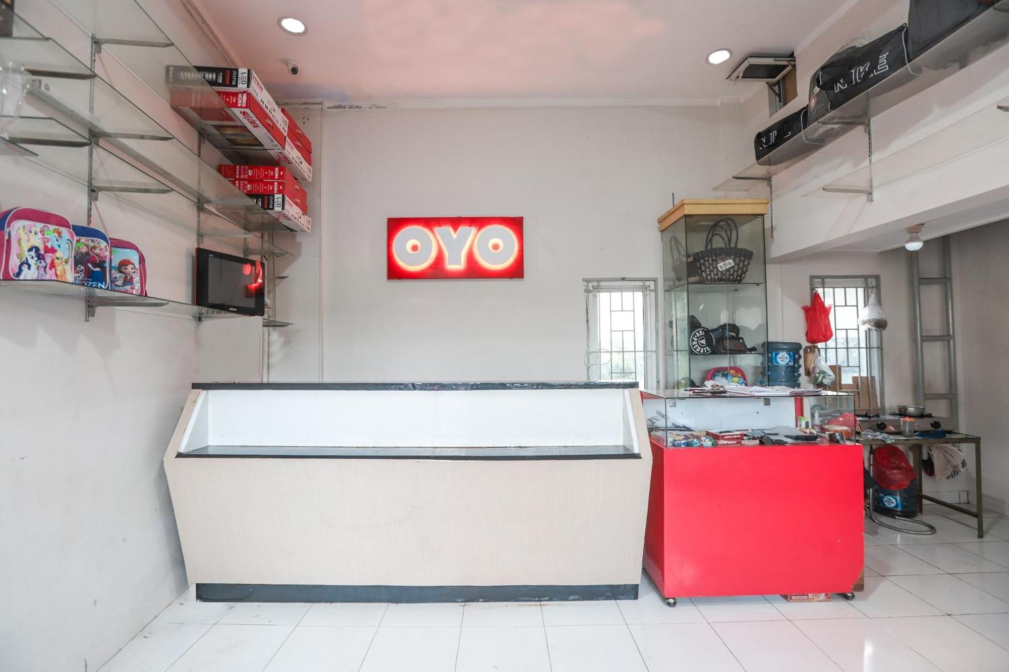 Oyo 387 Alfa Guest House Tegal  Exterior photo