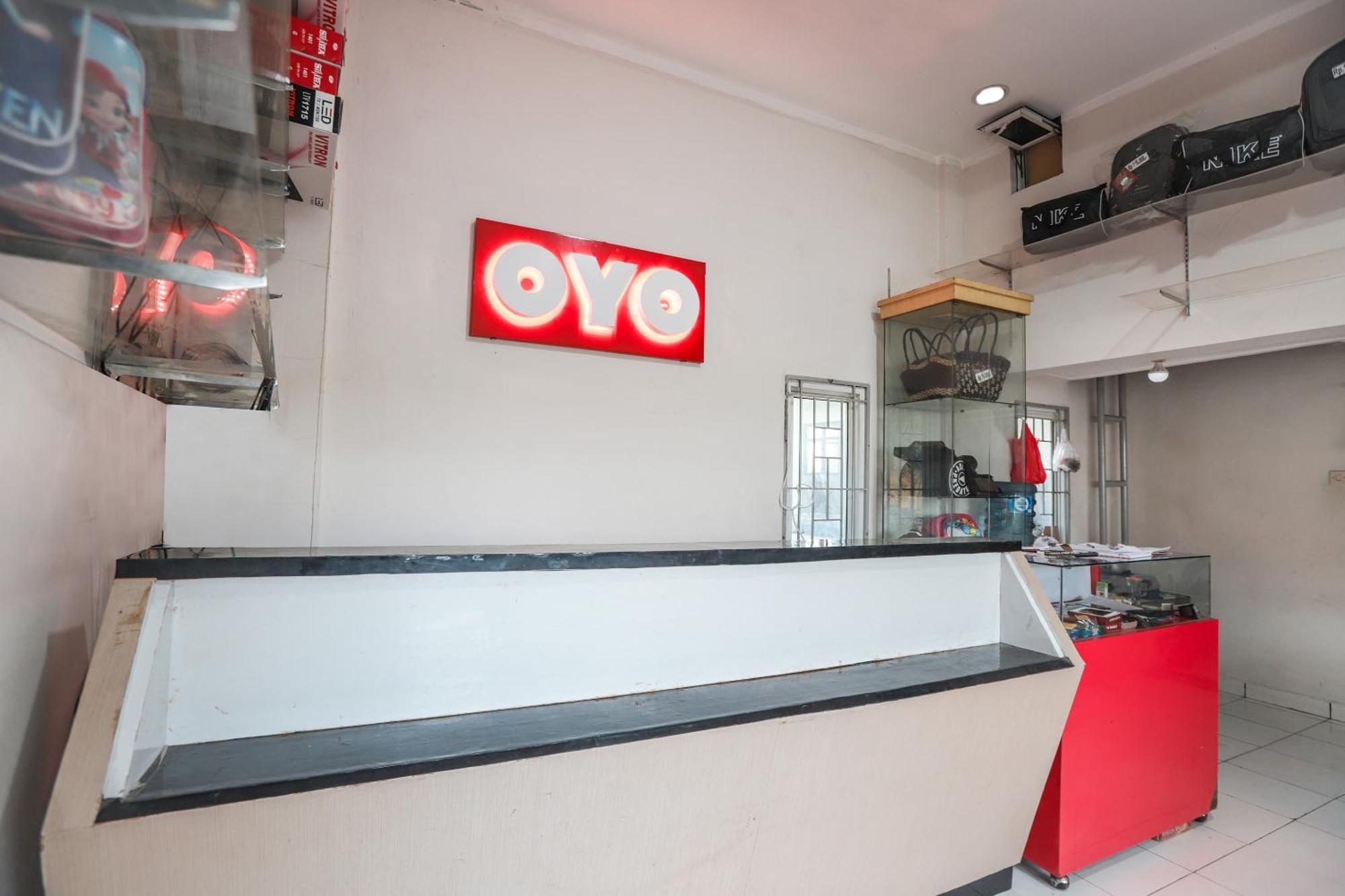 Oyo 387 Alfa Guest House Tegal  Exterior photo